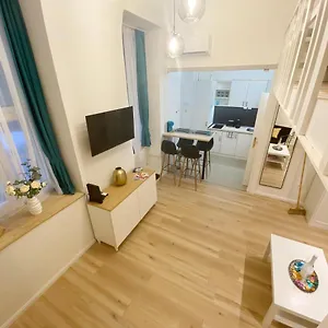 https://szuper-kis-designlakas-budapest-sziveben.inbudapesthotels.com