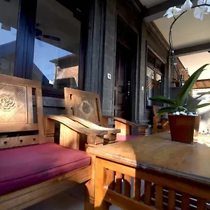 https://ariks-homestay.ubudhotelsnow.com
