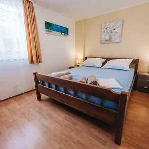 Old Town Krizeva Apartment